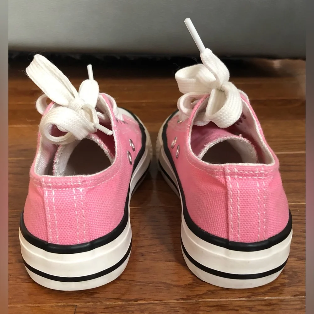Hill Country Kids (HCK) Pink Canvas Sneakers- fit like a 10T